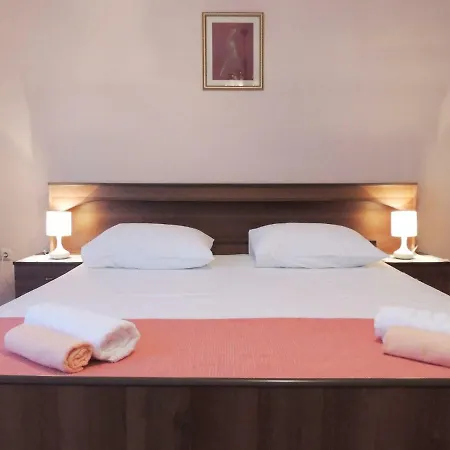 Apartments Jelena Pag Town Zewnętrze zdjęcie